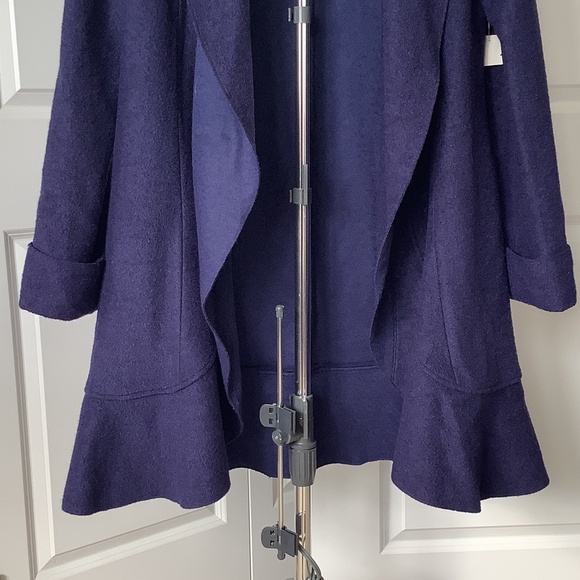 Novelti wrap coat w/tag. navy, small (style accommodates larger sizes) - Picture 6 of 9